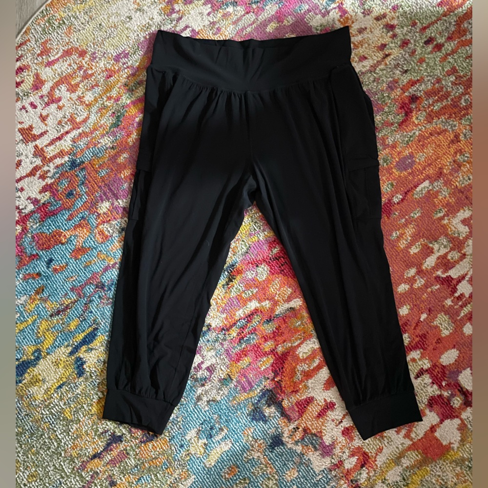 Athleta 3X Salutation Cargo Jogger Pant in Black